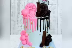 2in1-pink-and-chocolate-cake